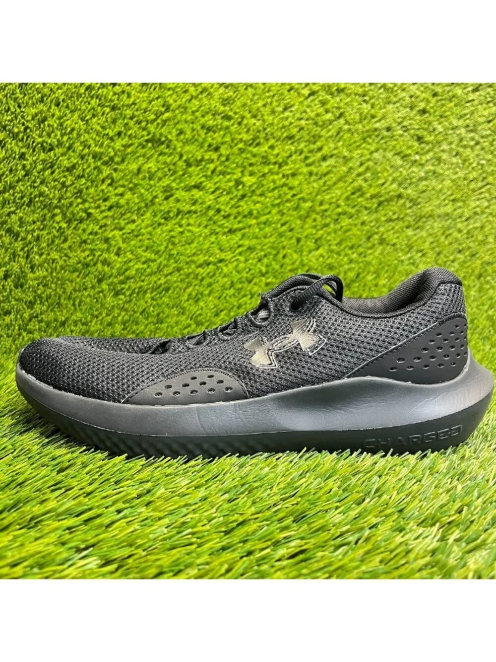 Under Armour Charged Surge 4 Mens Size 9 Black Athletic Running Shoes Sneakers